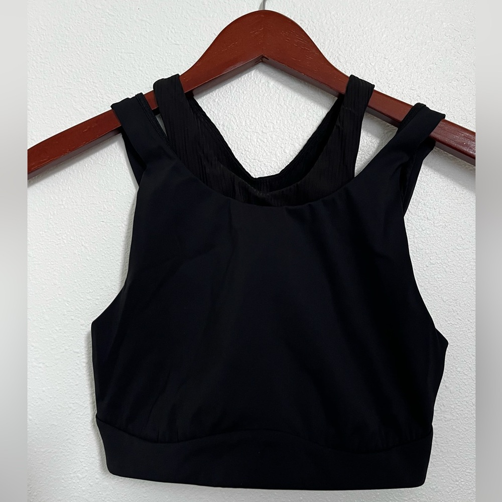 Black lululemon sports bra